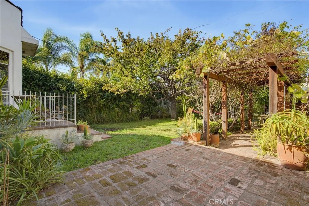 Photo of 2243 Cloverfield Boulevard