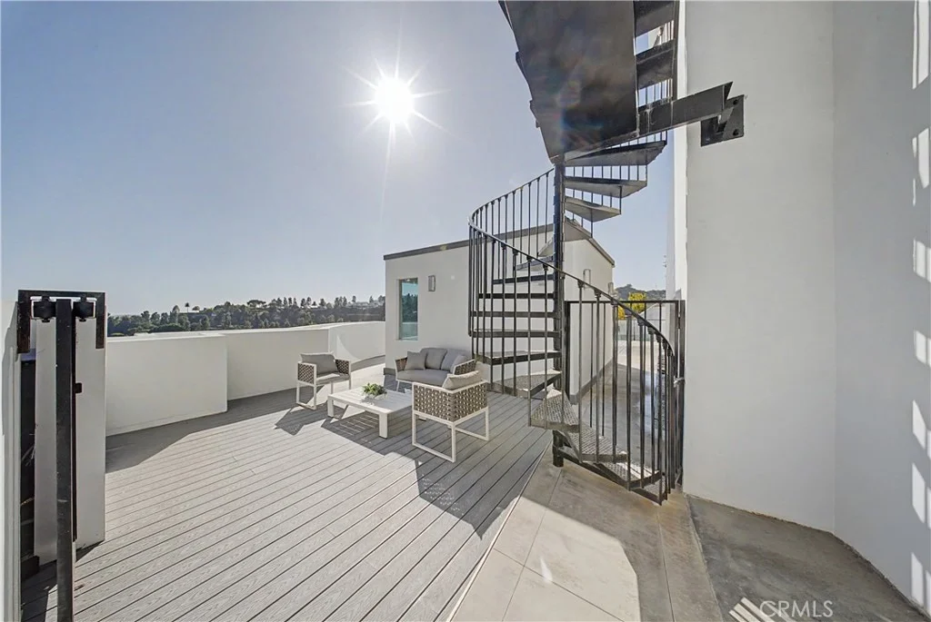 Photo of 9459 Beverly Crest