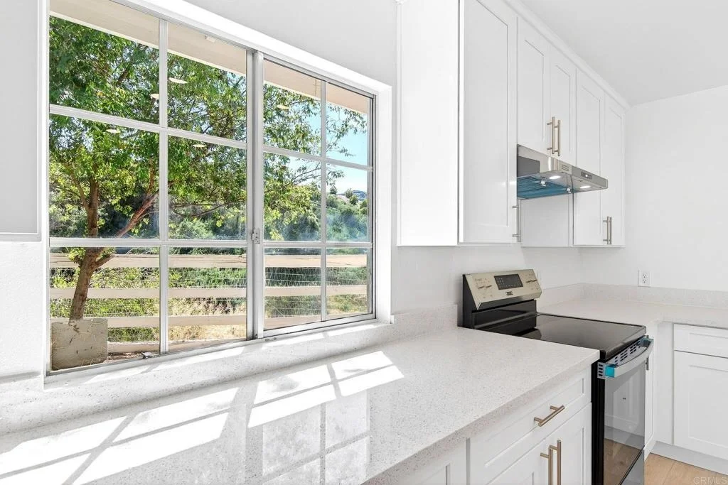Photo of 37985 Avenida Bravura