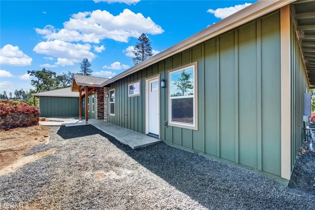 Photo of 1690 BEND LANE