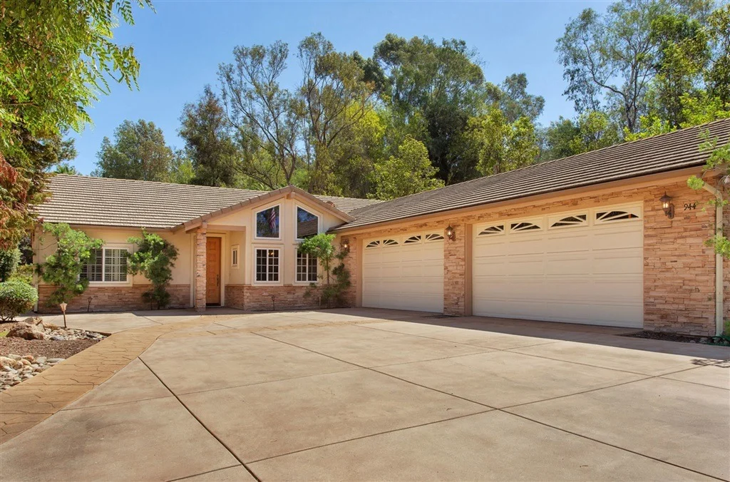 Photo of 944 Juniper Lane