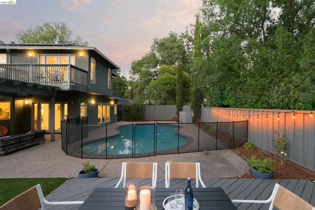Photo of 255 Evelyn Dr