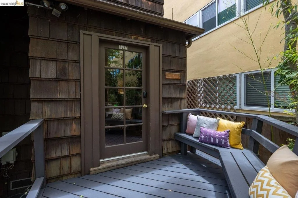 Photo of 2633 Regent St