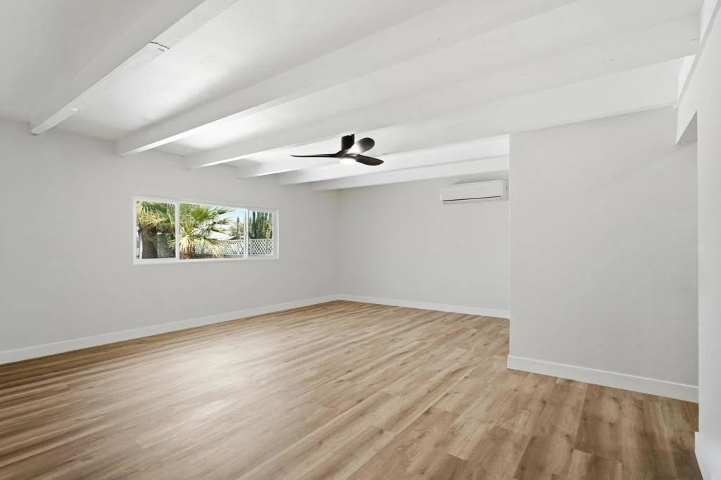 Photo of 43581 Oasis Street