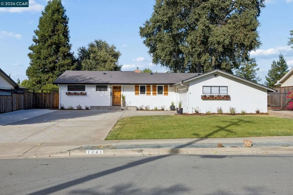 Photo of 1441 Center Ave
