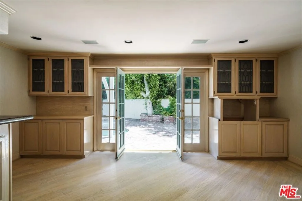 Photo of 2573 Benedict Canyon Drive