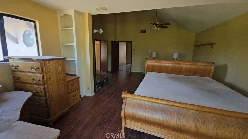 Photo of 2073 Gainsborough