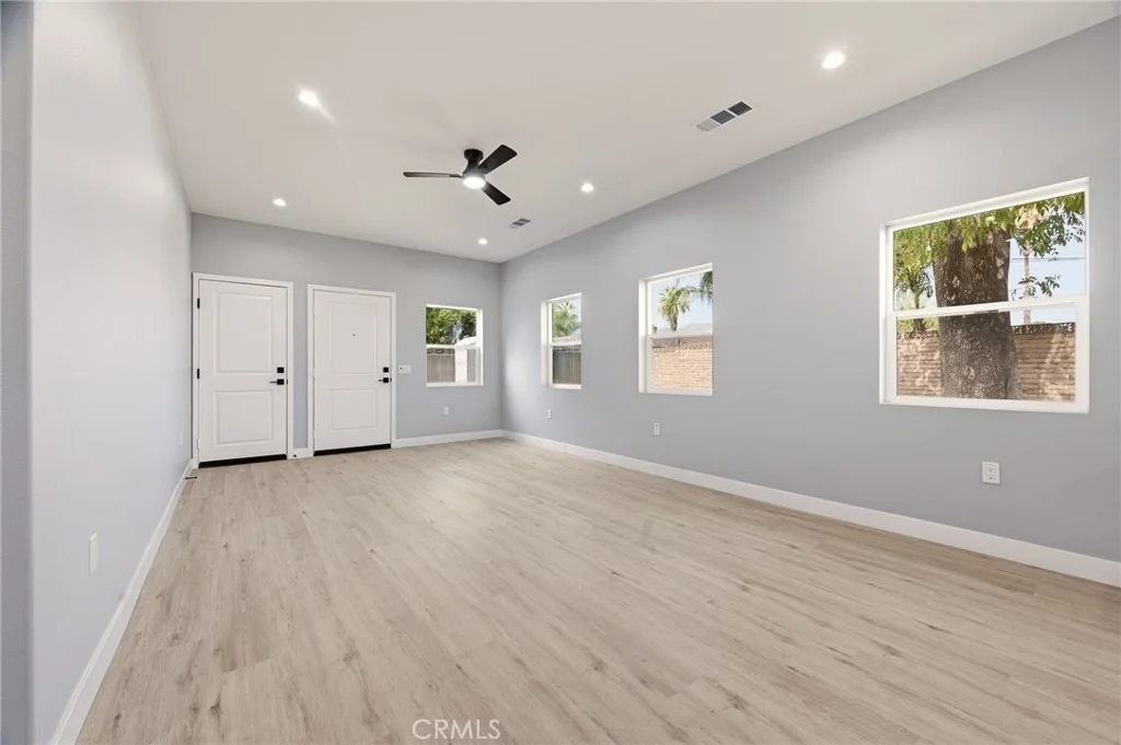 Photo of 1050 W Olive Street