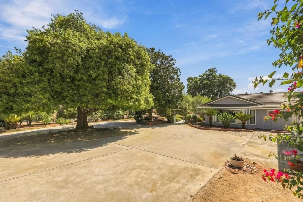 Photo of 919 Valley Dr