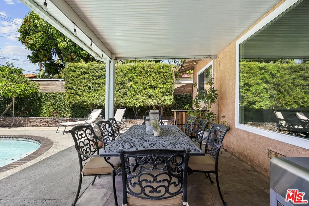 Photo of 10411 Saint James Avenue
