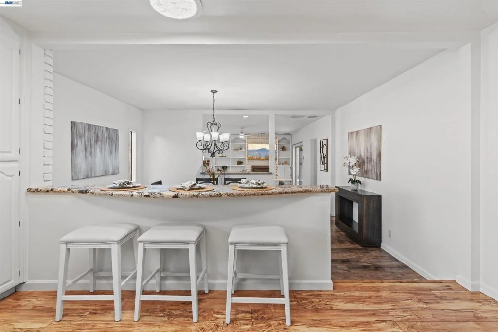 Photo of 4950 Black Ave