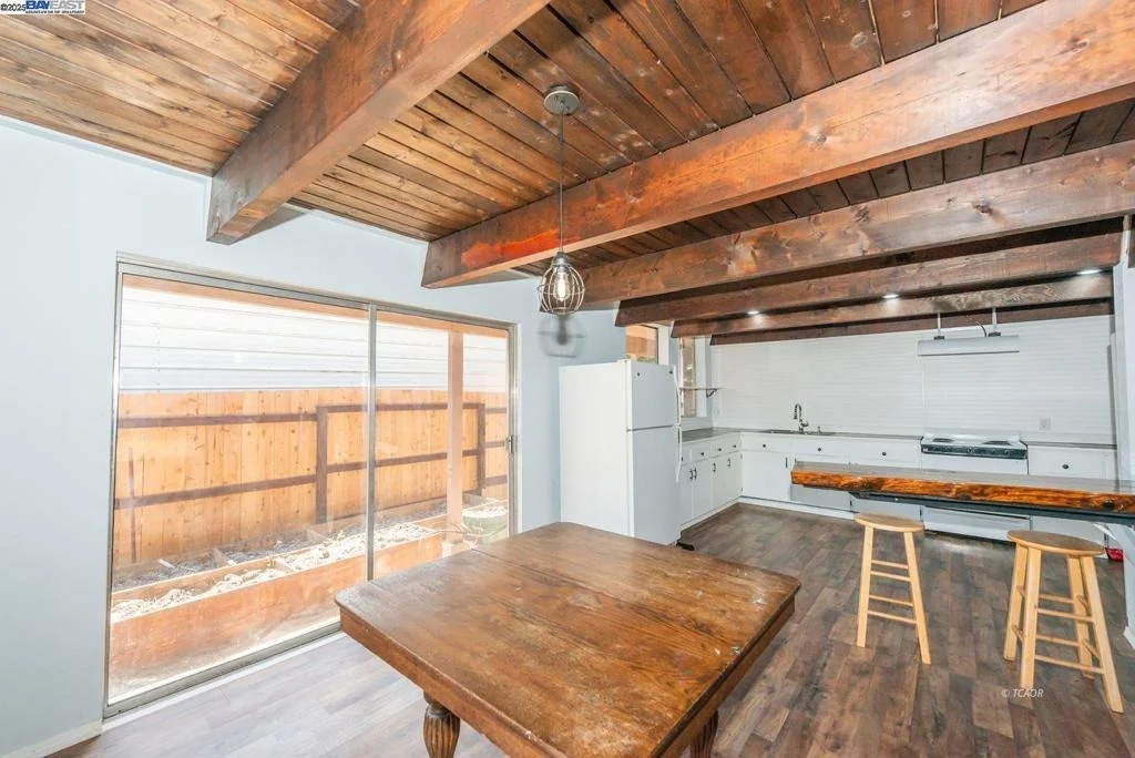 Photo of 230 Mary Ave