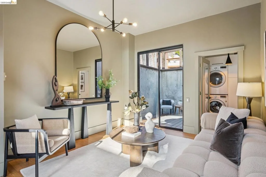 Photo of 935 Hilldale Ave