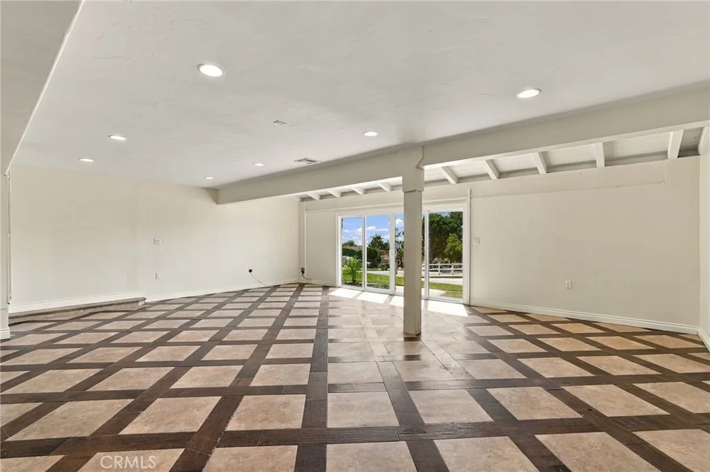 Photo of 9086 Hillside