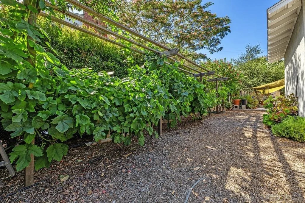 Photo of 9865 Edgelake Drive