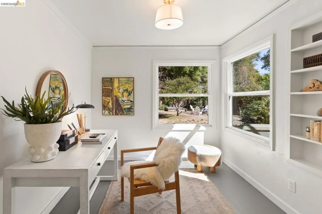 Photo of 2833 Regent St