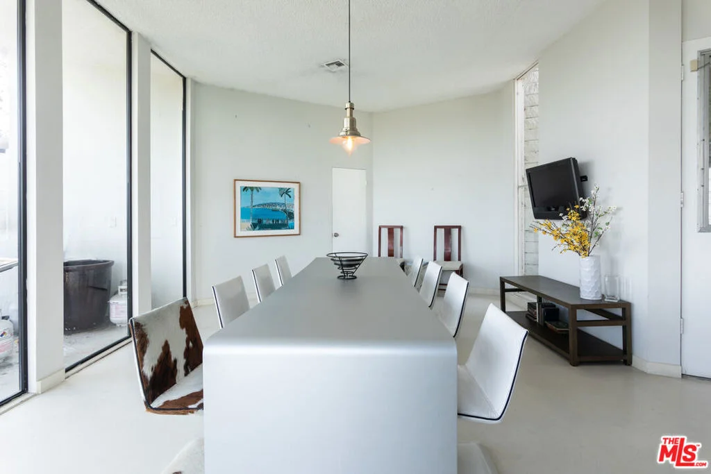Photo of 960 Stradella Road