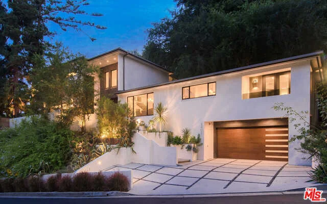 Photo of 2401 N OUTPOST Drive