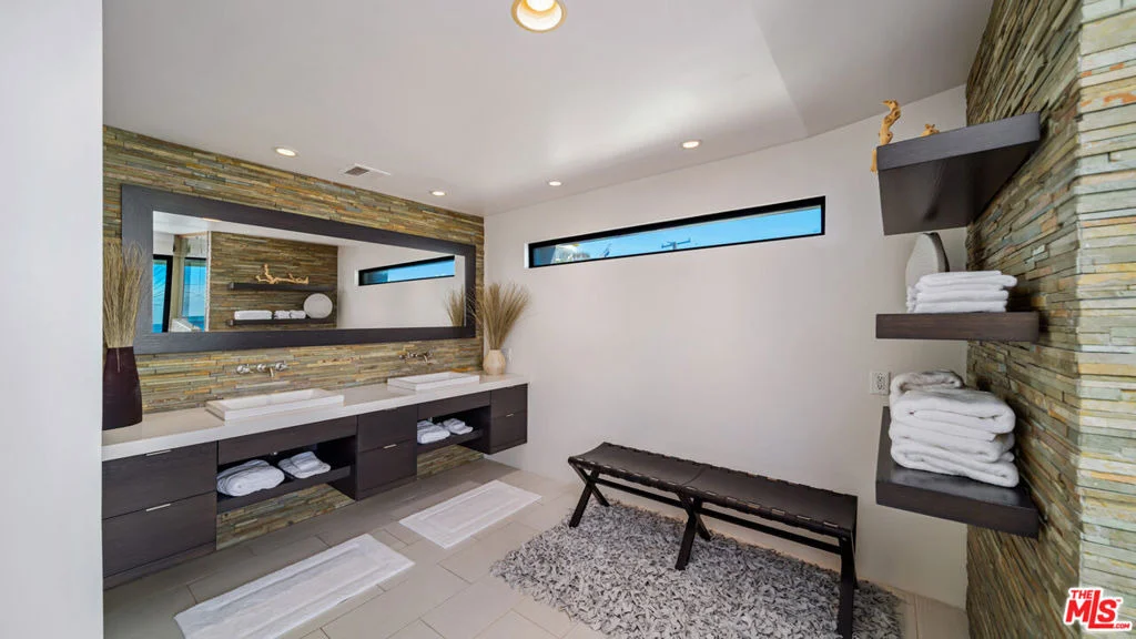 Photo of 25250 Malibu Road