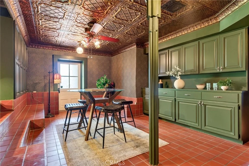 Photo of 2812 Ivy