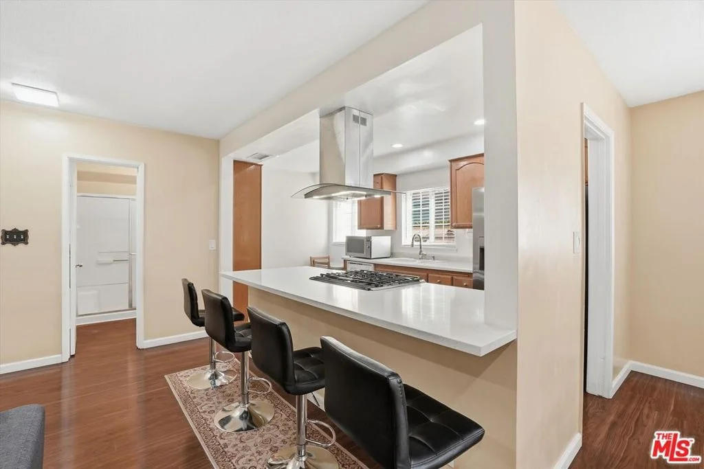 Photo of 1412 W Baker Avenue