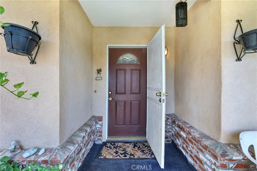 Photo of 3949 BLUFF