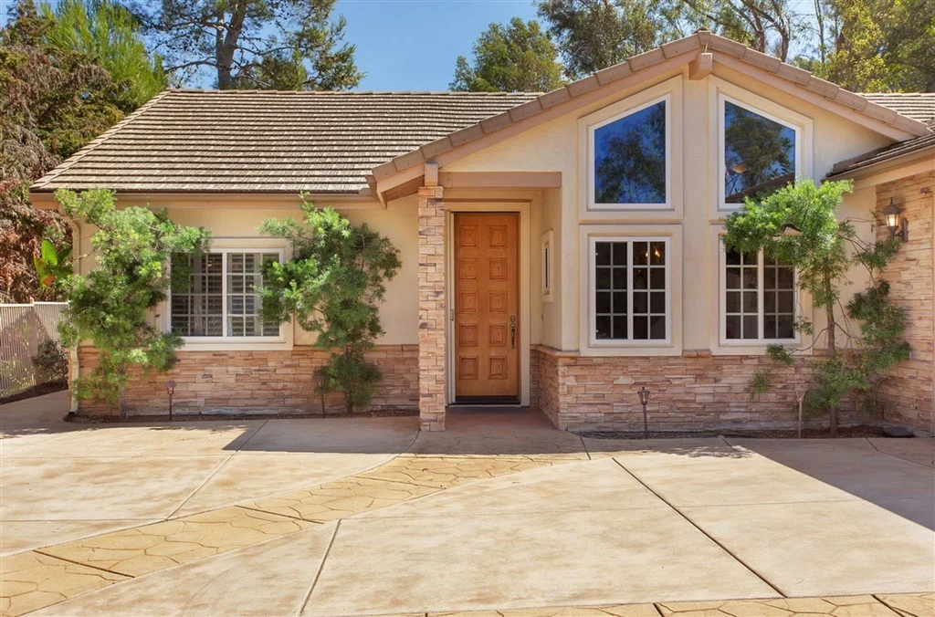 Photo of 944 Juniper Lane