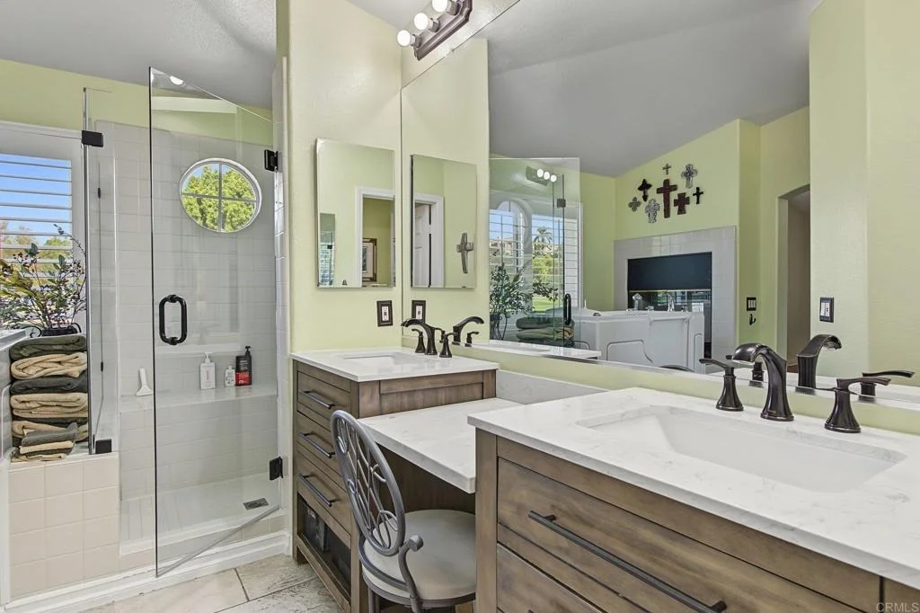 Photo of 1048 Torrey Pines Road