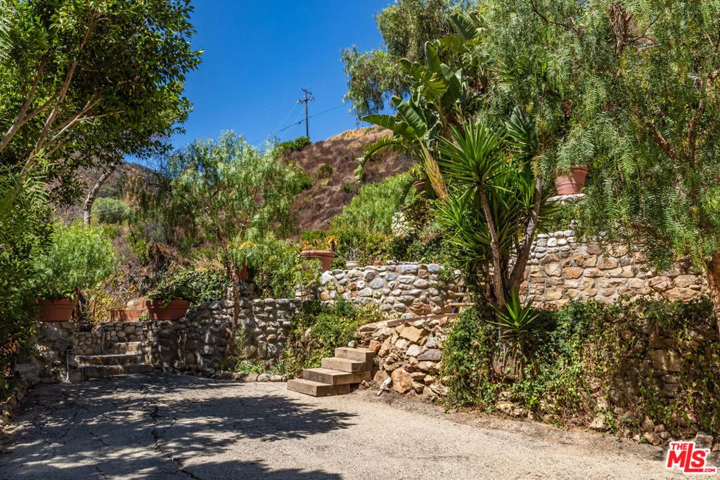 Photo of 2961 Gorge Road