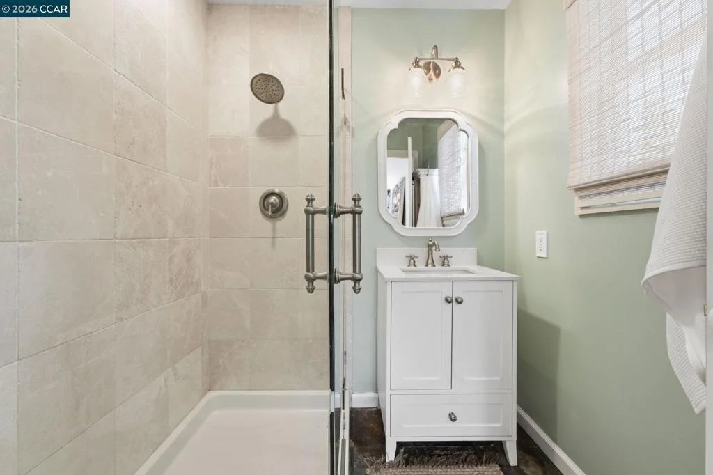 Photo of 8 Lander Dr