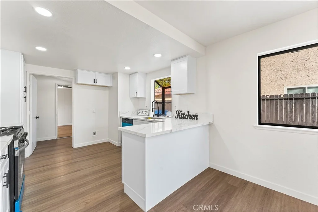 Photo of 1002 E Avenue J6 Avenue