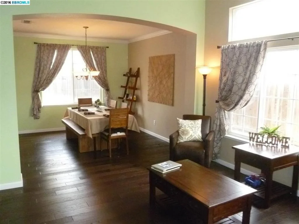 Photo of 1255 HALLMARK WAY