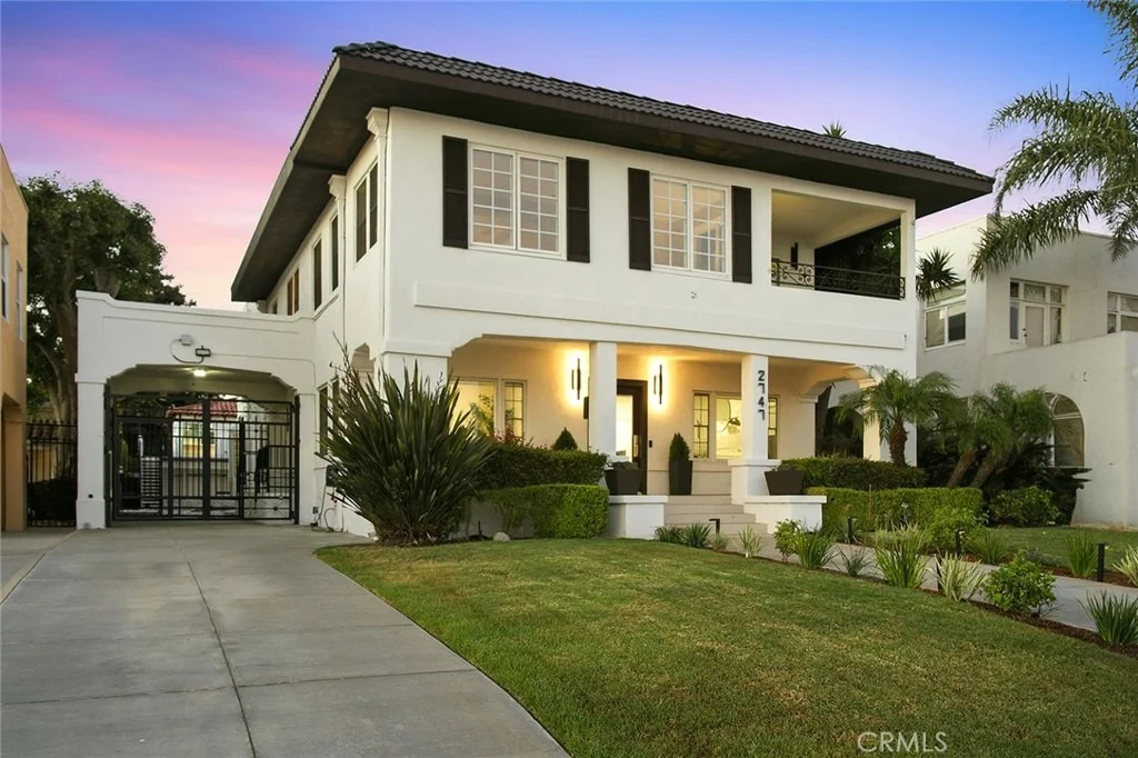 Photo of 2747 E Ocean Boulevard