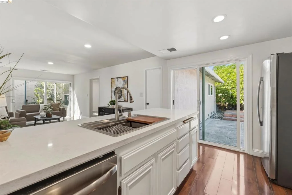 Photo of 1363 Swallowtail Rd
