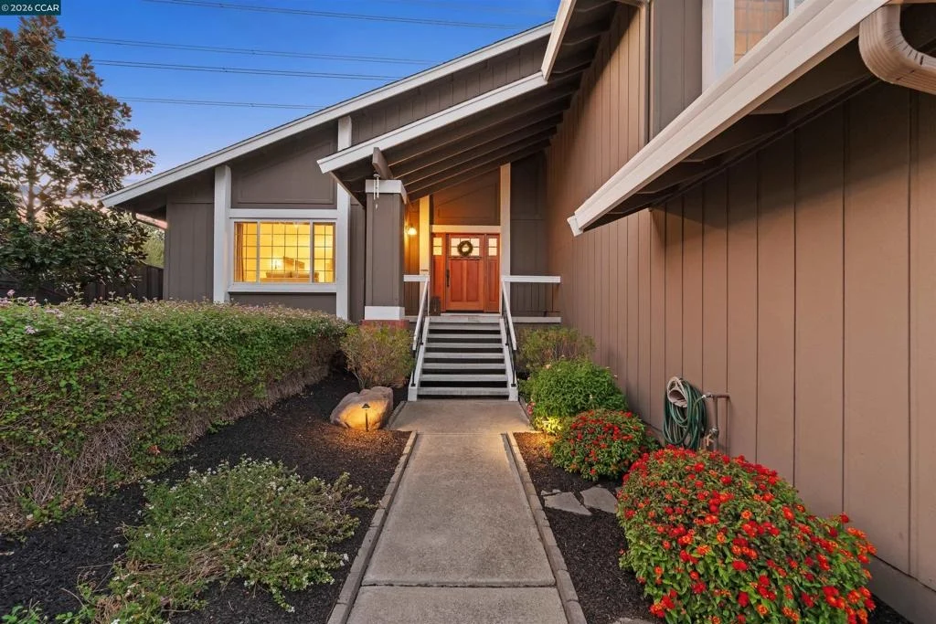 Photo of 1409 Stonehedge Dr