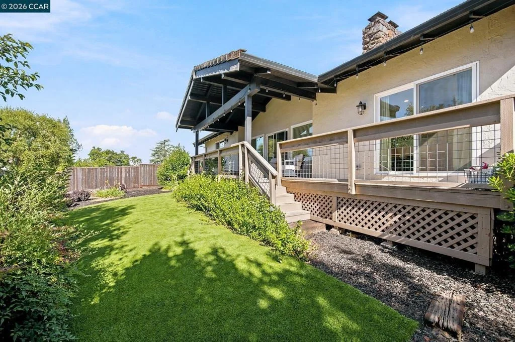 Photo of 19 Inverness Dr