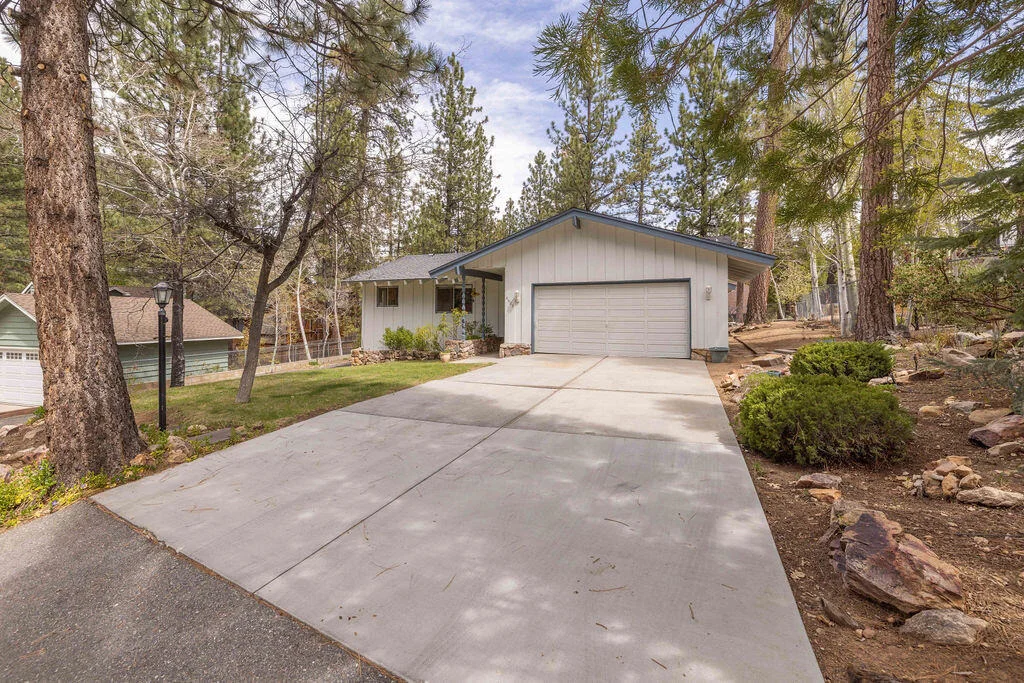 Photo of 41726 Comstock Lane