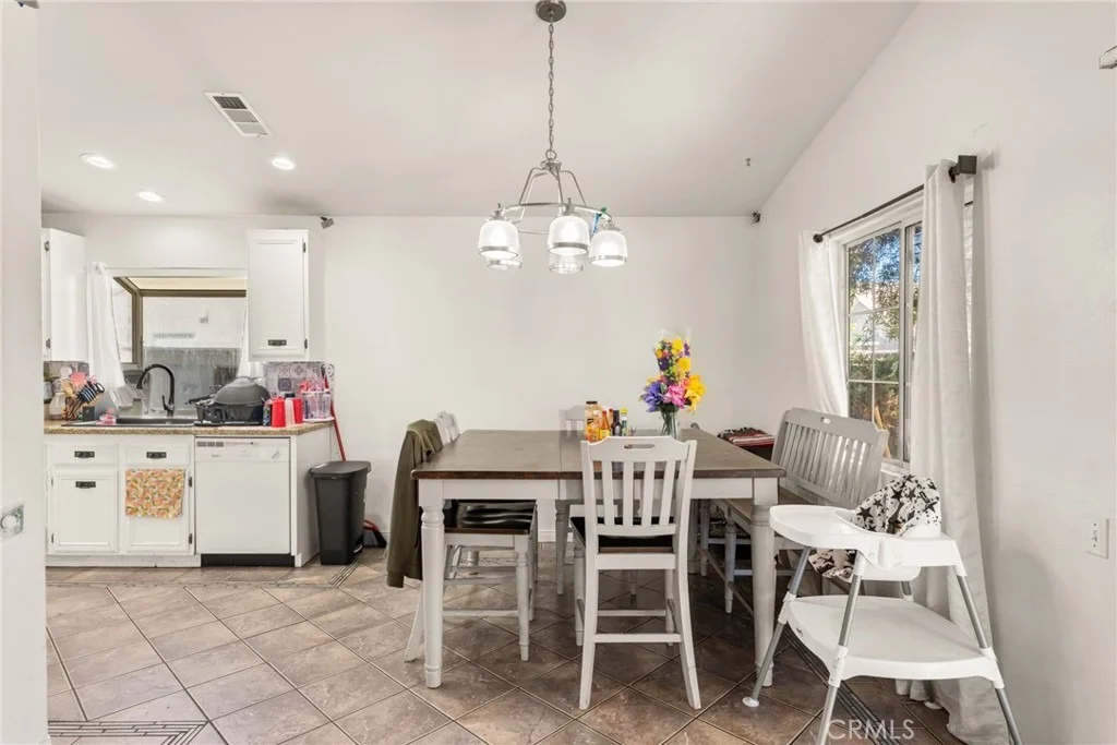 Photo of 955 Peacock Dr