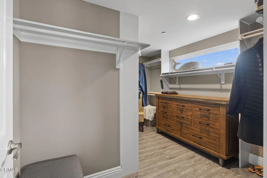 Photo of 104 La Brea Street