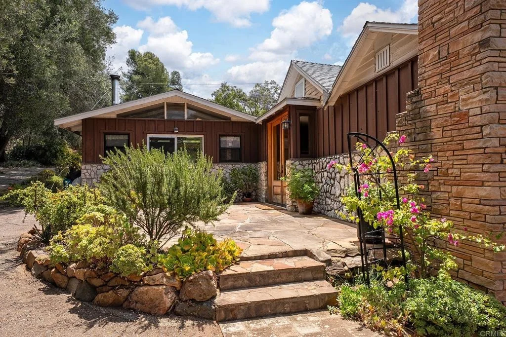 Photo of 450 SUMMERHILL CT