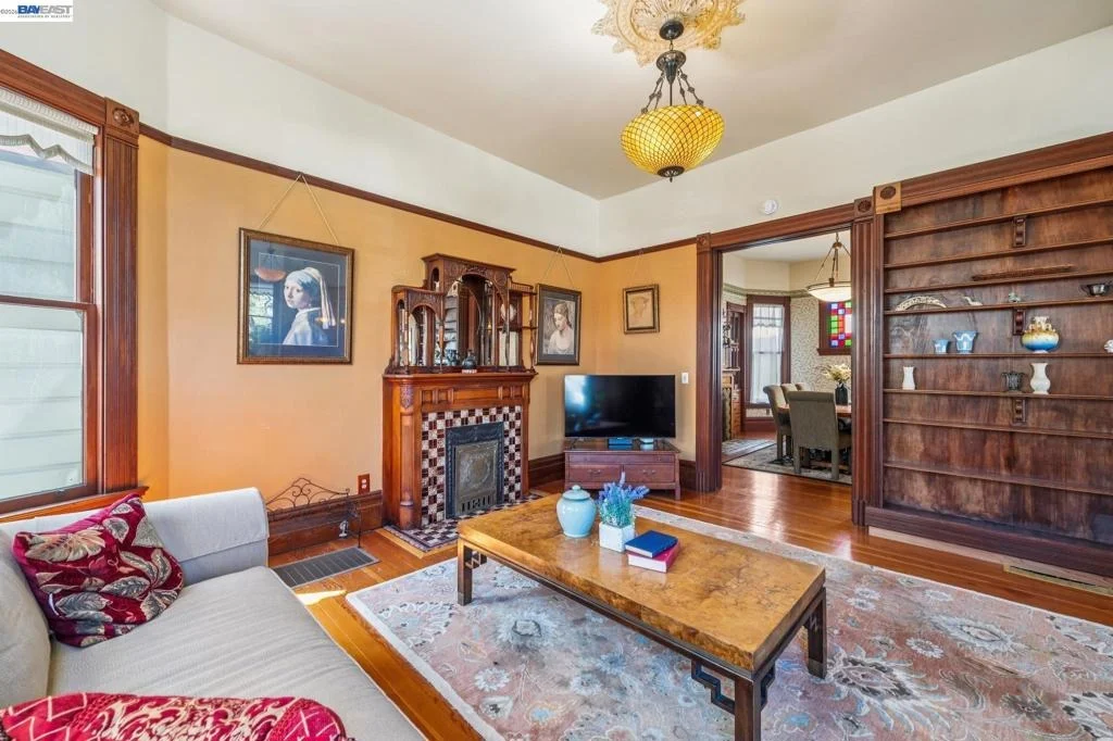 Photo of 2242 San Antonio Ave