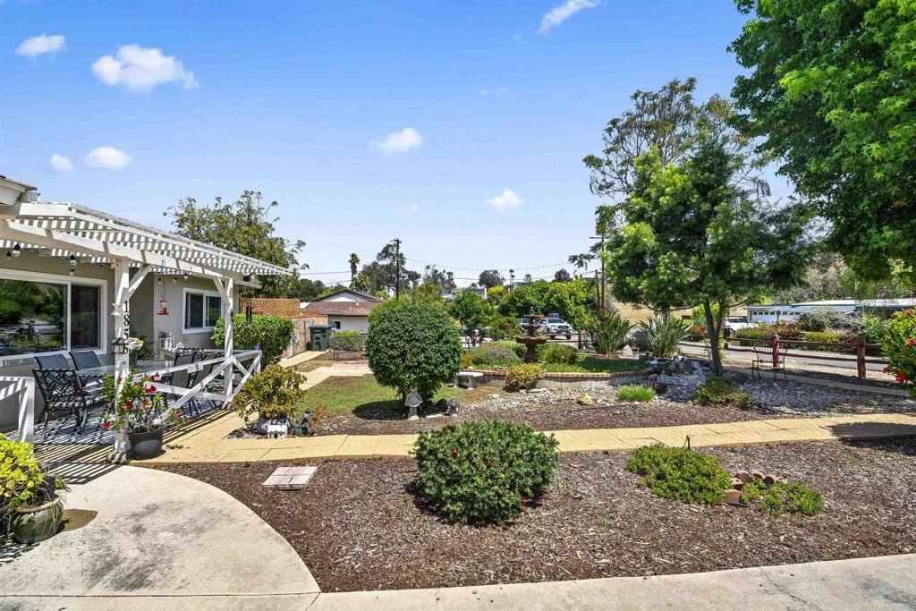 Photo of 1855 Kurenda Way