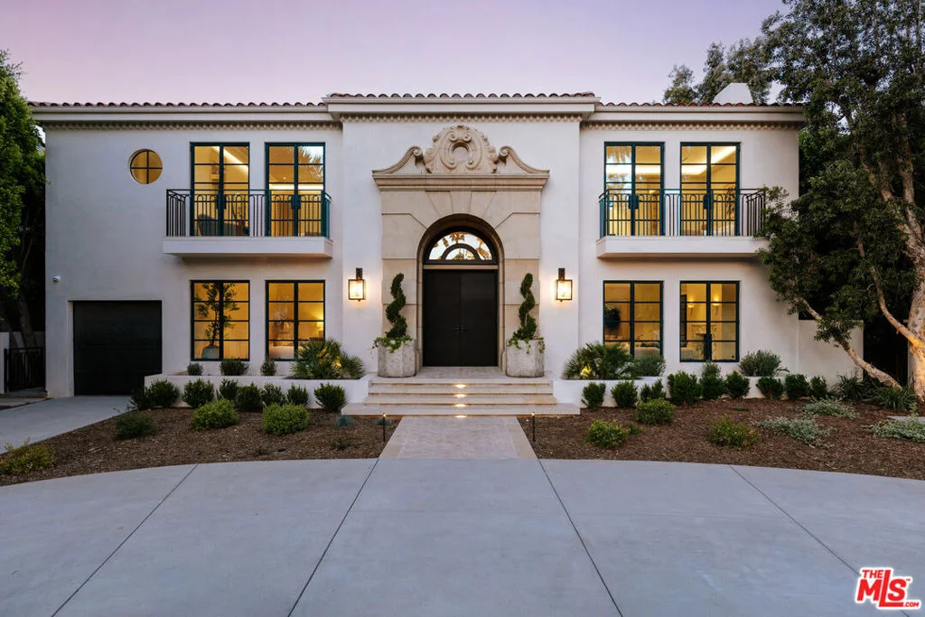 Photo of 906 N Beverly Drive