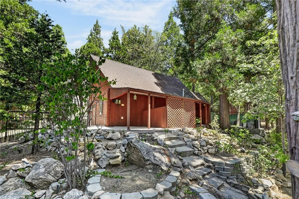 Photo of 615 Grass Valley Rd