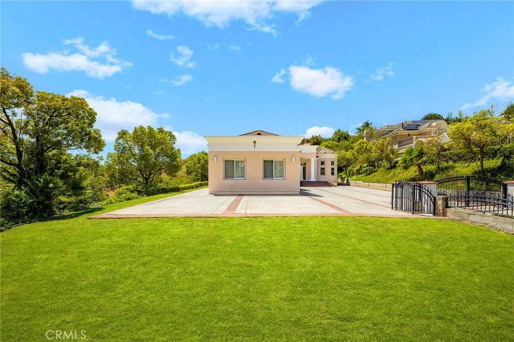 Photo of 689 Leyland Drive
