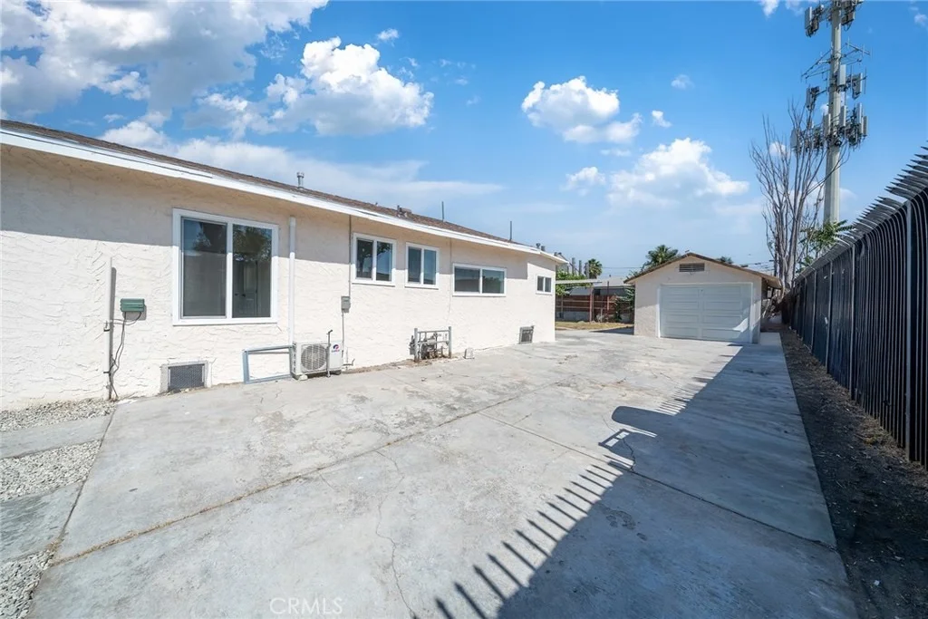 Photo of 215 E Elm Street