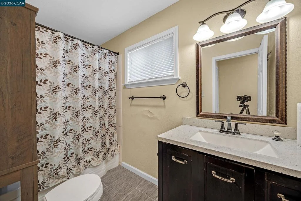Photo of 7 Lawrence Ave