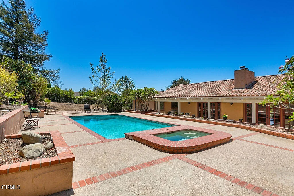 Photo of 567 N Avocado Place