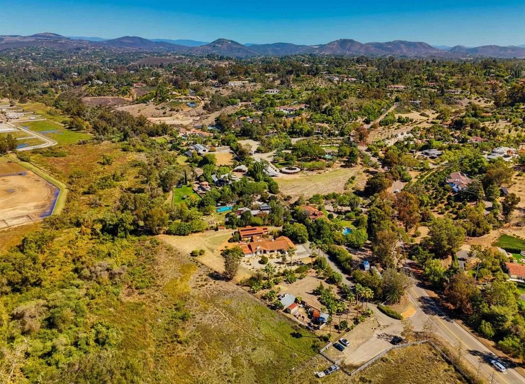 Photo of 4580 El Mirlo