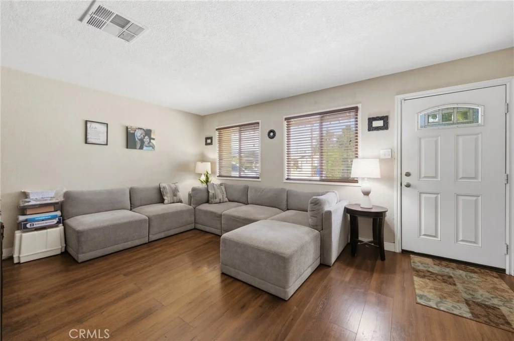 Photo of 18631 Hawthorne
